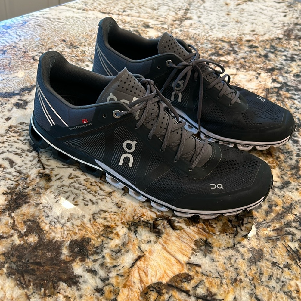 Men’s ON Cloud Flow Black size 12 running shoes